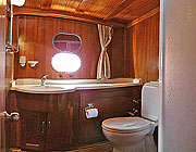 M/S ASENSANA - king-size bathrooms