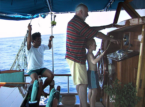 what fun, to be captain on a boat - M/S NAUTILUS - einmal richtiger Kapitän sein