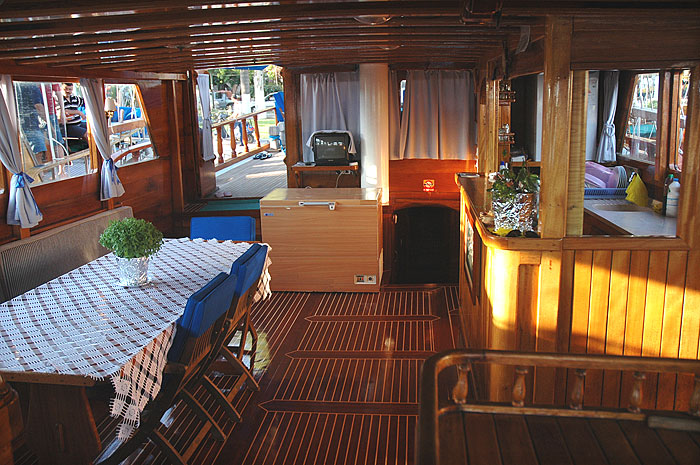 M/S Tufan - homely saloon