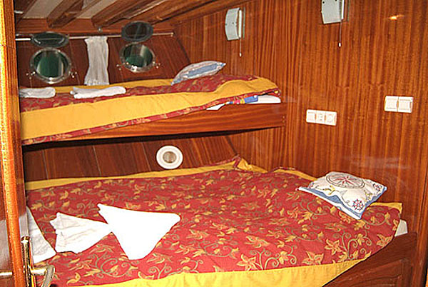 M/S KAYHAN 9, cabin with bunkbed